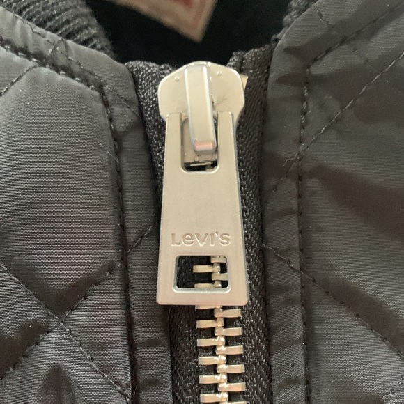 Levi’s diamond quilted bomber jacket for women - Picture 3 of 9